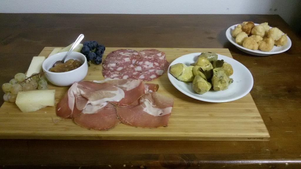 Agriturismo Azienda Agricola La Roccaia サン・ジミニャーノ エクステリア 写真
